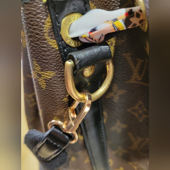 Guaranteed authentic Louis Vuitton GM bucket bag ...FREE SHIPPING - Picture 9 of 10